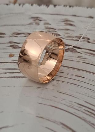 Обручальное кольцо из серебра с позолотой широкое3 фото