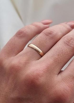 Золотое свадебное кольцо тонкое, размер 206 фото