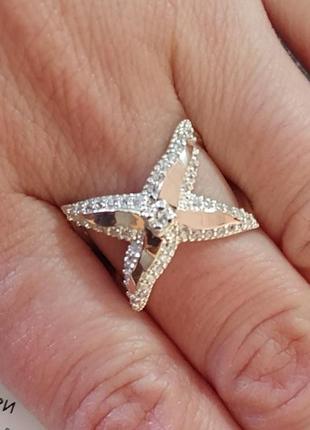 Серебряное кольцо звезда с золотыми накладками и белыми фианитами1 фото