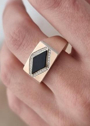Перстень серебряный с золотой пластиной черными ониксом и цирконами2 фото