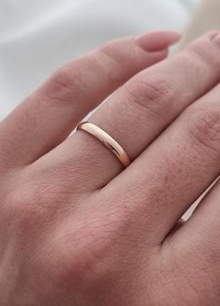 Гладкое тонкое свадебное кольцо из золота, размер 187 фото