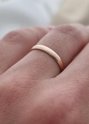 Гладкое тонкое свадебное кольцо из золота, размер 182 фото