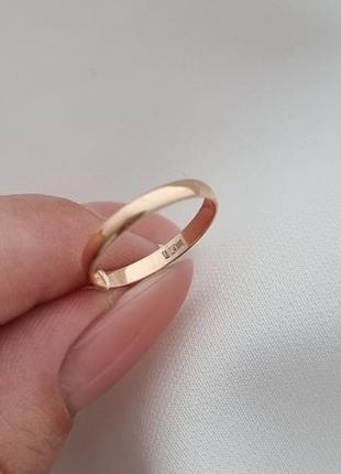 Гладкое тонкое свадебное кольцо из золота, размер 188 фото