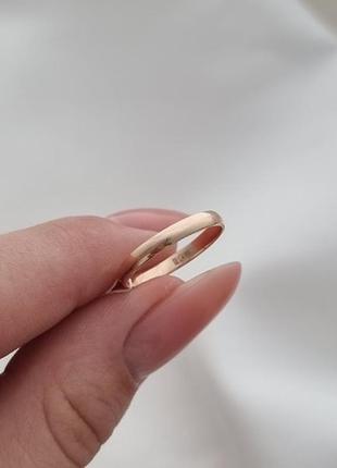 Гладкое тонкое свадебное кольцо из золота, размер 184 фото