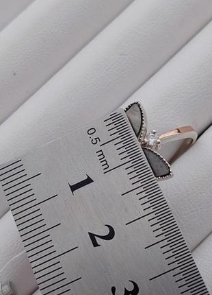 Комплект из серебра кольцо и серьги с золотыми напайками мотылек с перламутром и белыми фианитами8 фото