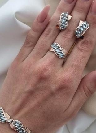 Комплект украшений из серебра с золотыми напайками кольцо, серьги и браслет и голубыми топазами6 фото