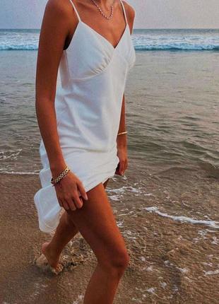 Женское шелковое платье в бельевом стиле