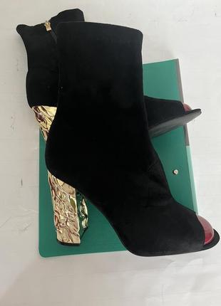 Сапожки boohoo англия 40р.