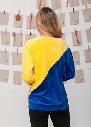 Желто-голубой велюровый свитшот декорирован пайетками3 фото