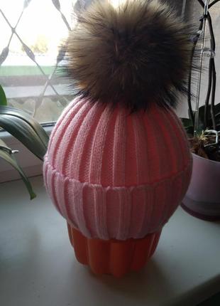 Жіноча шапка з натуральним хутром4 фото