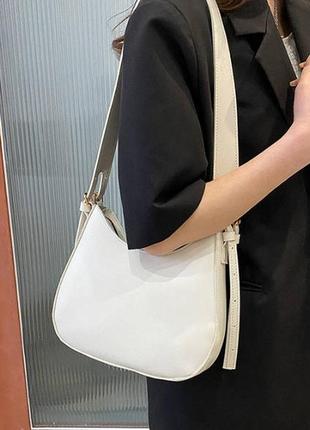 Жіноча сумка-слінг на плече, бананка міні сумочка для дівчини молочний1 фото