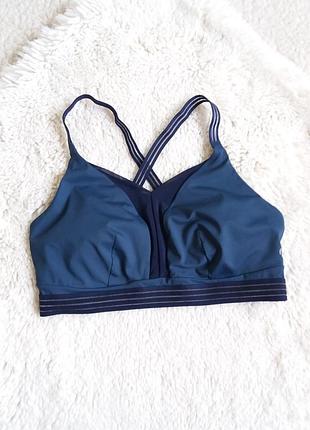 Спортивный топ