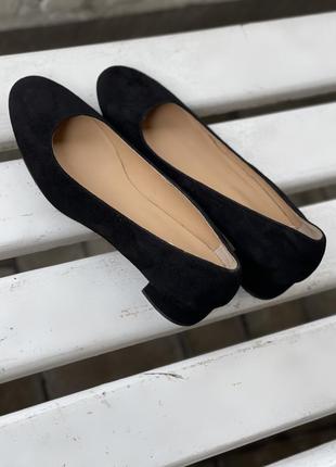 Замшеві чорні класичні ,офісні туфлі, балетки італія minelli
