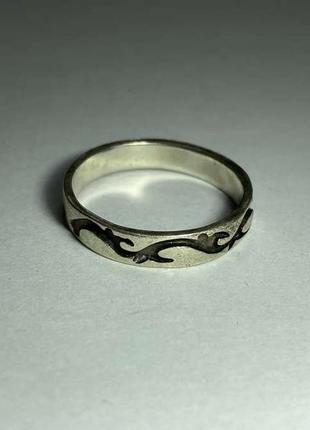 Кольцо серебряное, с узором, 19 р, 2,7 грамм, состояние отличное!