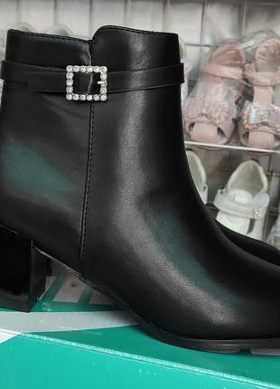 Женские черные деми ботинки утепленные новые3 фото