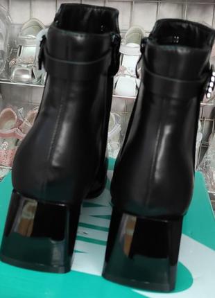 Женские черные деми ботинки утепленные новые4 фото