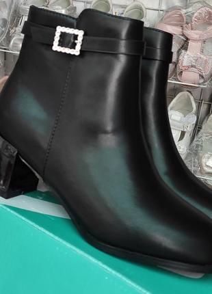 Женские черные деми ботинки утепленные новые5 фото