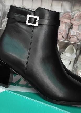 Женские черные деми ботинки утепленные новые7 фото