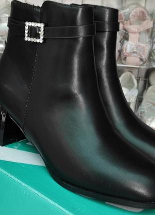 Женские черные деми ботинки утепленные новые8 фото