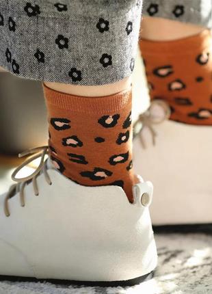 Стильні шкарпетки з тигровим принтом2 фото