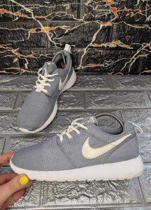 Класні кросівки nike roshe