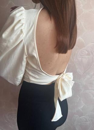 Блуза с открытой спиной