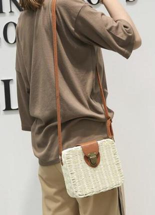 Сумка жіноча плетена крос-боді квадратна світла сумка на плече 26/20см