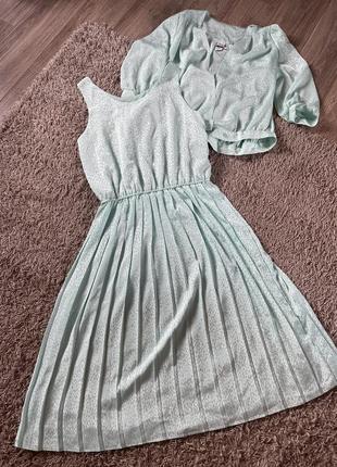 Плаття з накидкою