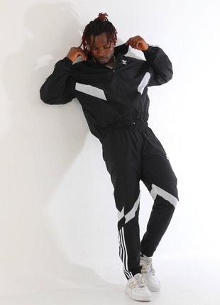Осенний чёрный спортивный костюм adidas с плащевой ткани вінтажний спортивний костюм adidas з плащівки костюм адідас5 фото