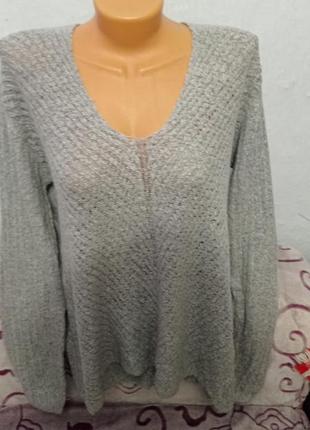 Жіночий стильний светр