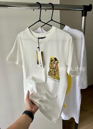 Футболка zara картина поцелуй