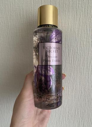 Парфюмированный спрей для тела victoria’s secret dreamy plum dahlia 250 мл