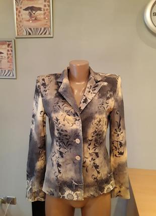 Гарний приталеный піджачок vetissimo(італія)