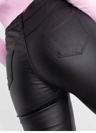 Трендовые женские брюки джоггеры из турецкой эко-кожи6 фото