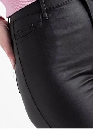 Трендовые женские брюки джоггеры из турецкой эко-кожи5 фото