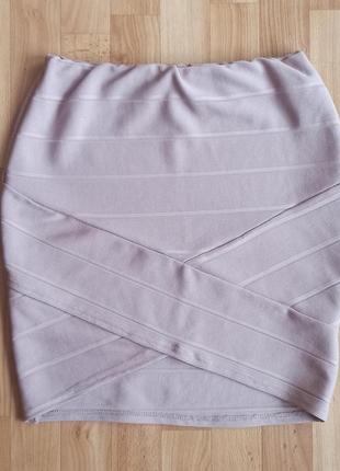 Красивая пудровая бандажная юбка