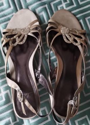 Босоніжки з кристалами clarks
