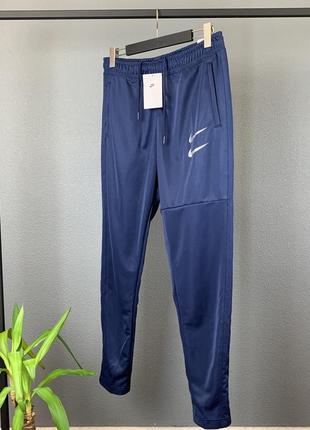 Мужские брюки nike swoosh оригинал из свежих коллекций.1 фото