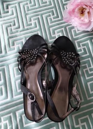 Босоніжки з кристалами 36 р clarks