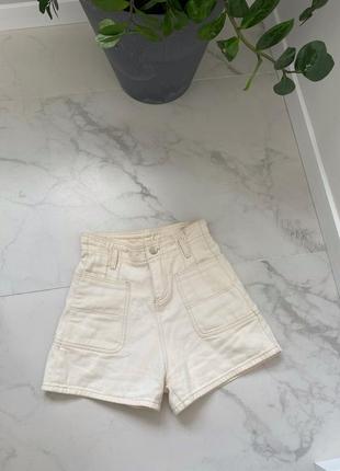 Шорты джинсовые бежевые молочные шорты джинсовые1 фото