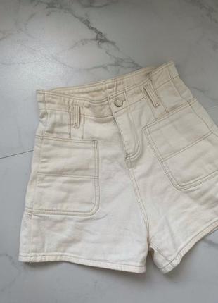 Шорты джинсовые бежевые молочные шорты джинсовые2 фото