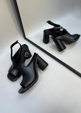 Екслюзивні босоніжки з італійської шкіри та замші жіночі на підборах