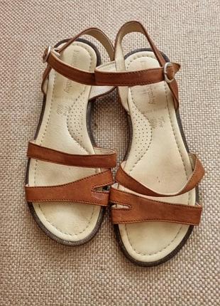 Кожаные босоножки vera pelle 33 размер