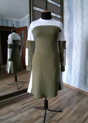 Трикотажна бавовняна жіноча двокольорова сукня з кишенями7 фото