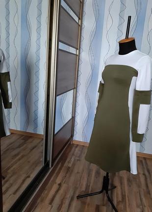 Трикотажна бавовняна жіноча двокольорова сукня з кишенями5 фото