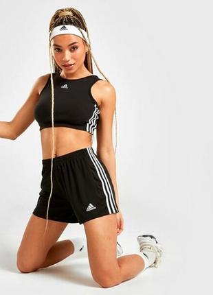 Женские спортивные шорты adidas