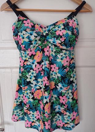 Яркий слитный купальник в цветочки