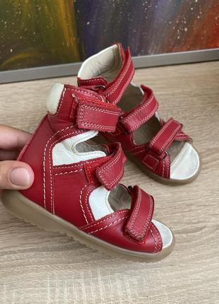Кожаные босоножки для девочки с твердым задником и супинатором 23-24 (14,5-15см)