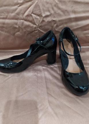 Туфлі лаковані шкіра