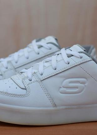 Zhenskie Belye Krossovki So Svetyashejsya Podoshvoj Skechers S Lights 36 Razmer Original Skechers Cena 550 Grn Kupit Po Dostupnoj Cene Ukraina Shafa